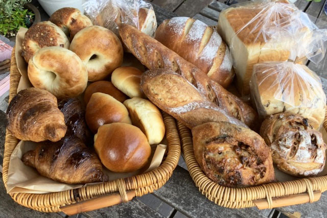 【パンのサブスク】こんがりパン工房がバラエティ豊かなパンセットを《毎月・定額》でお届け。